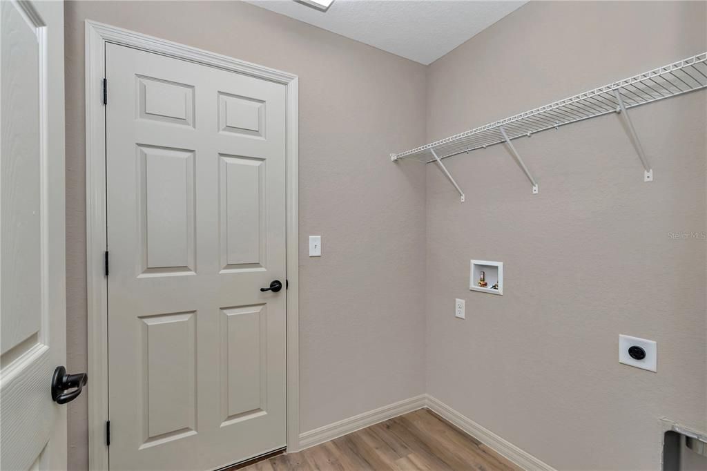 For Sale: $289,900 (4 beds, 2 baths, 1747 Square Feet)