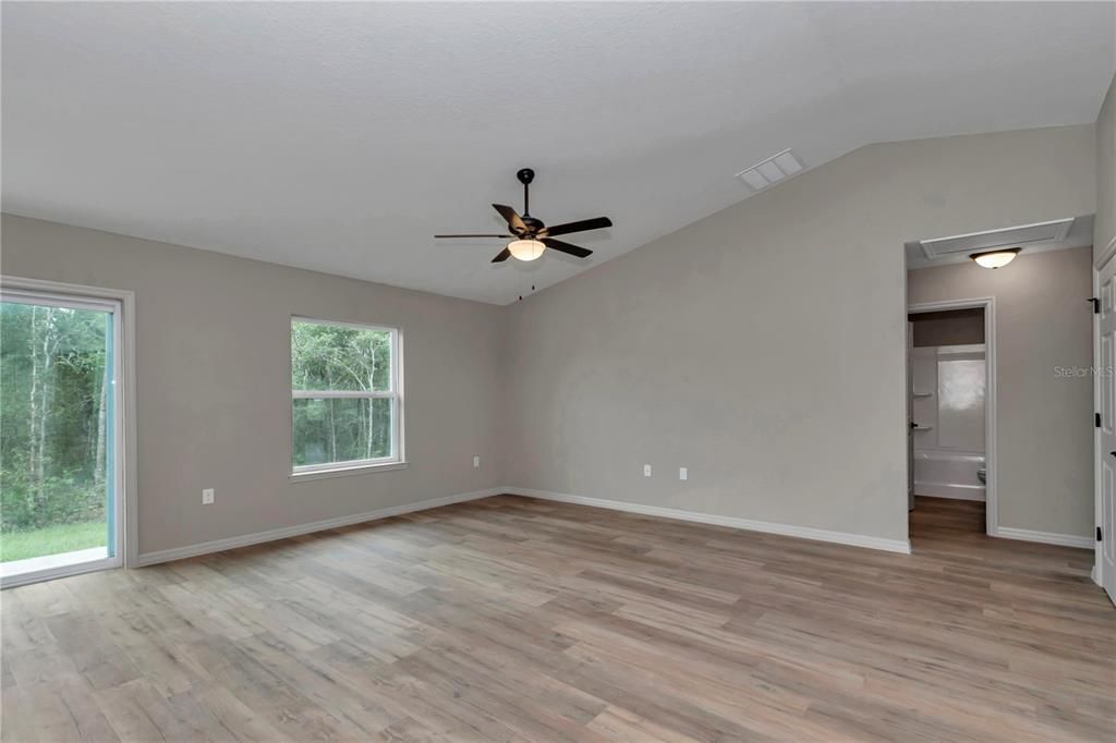 For Sale: $289,900 (4 beds, 2 baths, 1747 Square Feet)