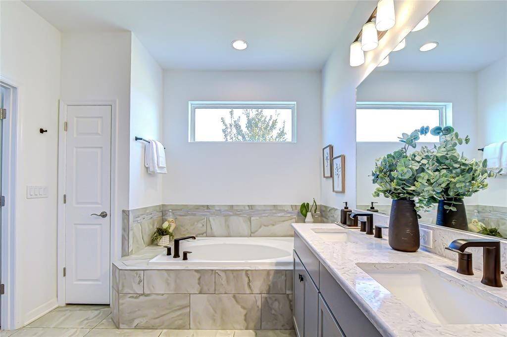 En Venta: $449,000 (5 camas, 3 baños, 2115 Pies cuadrados)