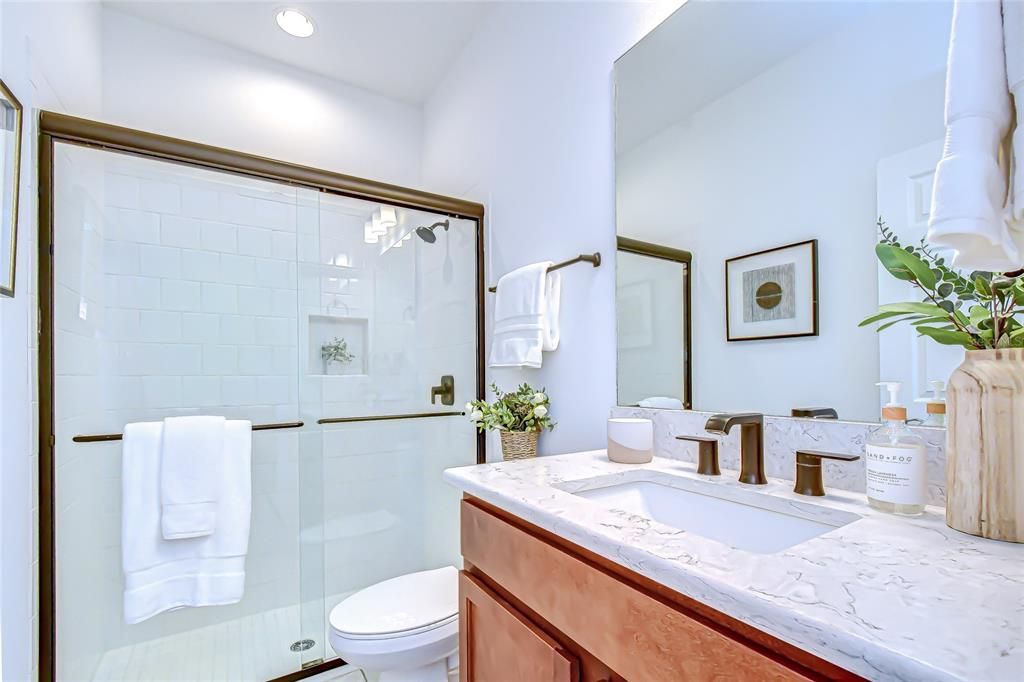 En Venta: $449,000 (5 camas, 3 baños, 2115 Pies cuadrados)