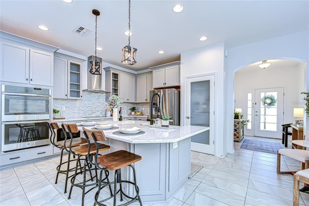 En Venta: $449,000 (5 camas, 3 baños, 2115 Pies cuadrados)