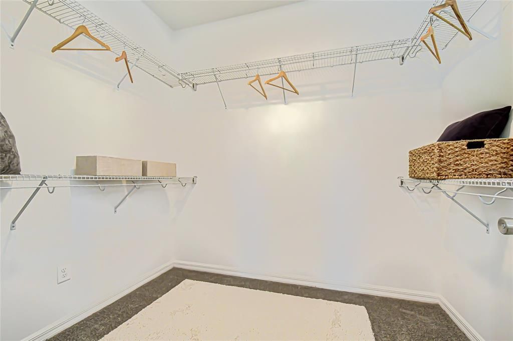 En Venta: $449,000 (5 camas, 3 baños, 2115 Pies cuadrados)