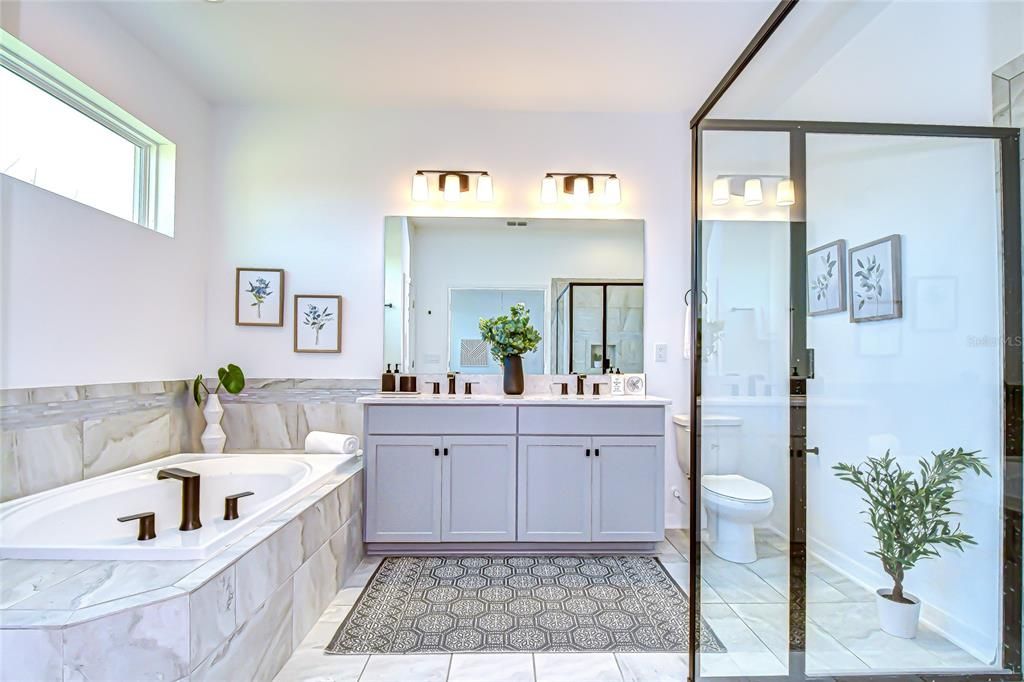 En Venta: $449,000 (5 camas, 3 baños, 2115 Pies cuadrados)