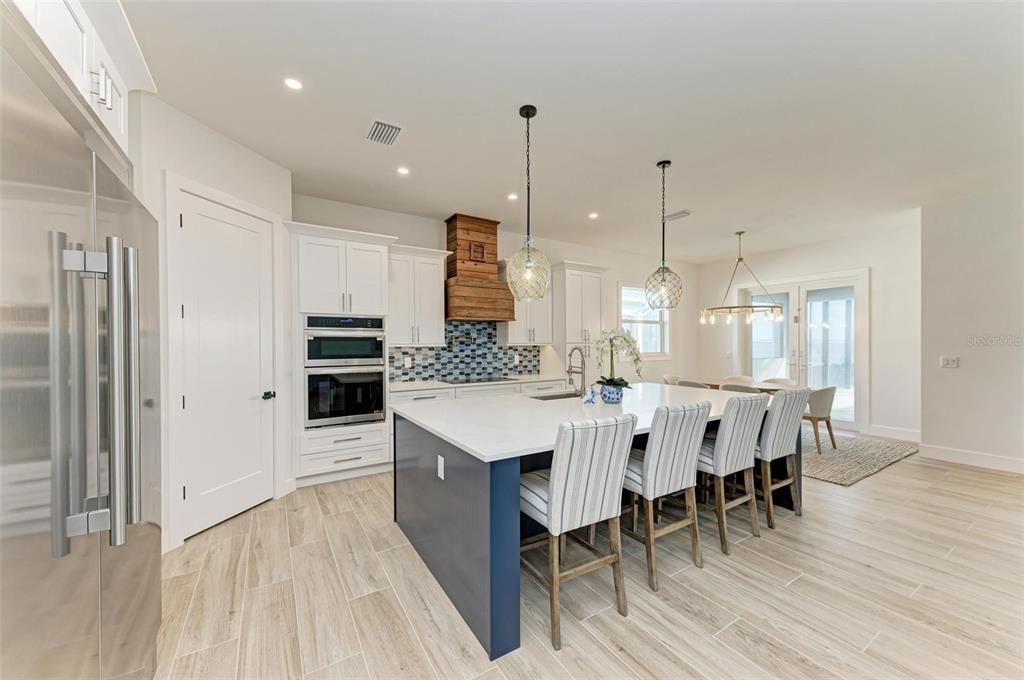 For Sale: $1,475,000 (3 beds, 2 baths, 2512 Square Feet)