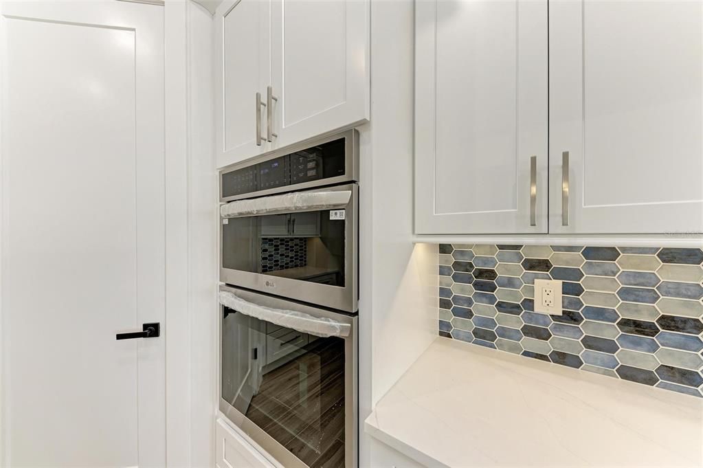 For Sale: $1,475,000 (3 beds, 2 baths, 2512 Square Feet)