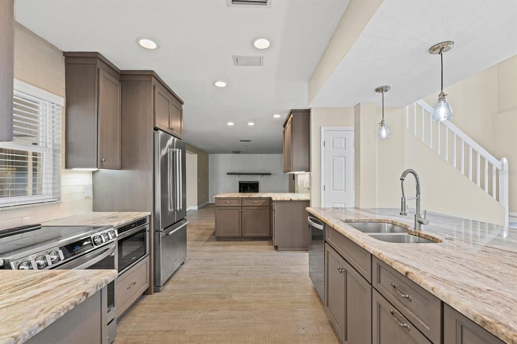 待售: $719,000 (3 贝兹, 2 浴室, 2340 平方英尺)