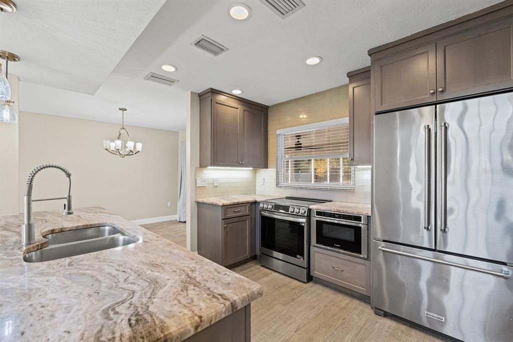 待售: $719,000 (3 贝兹, 2 浴室, 2340 平方英尺)