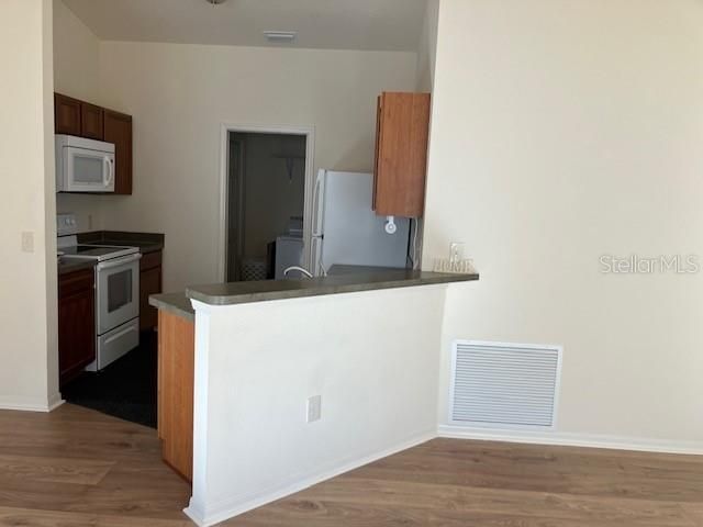 For Sale: $299,900 (2 beds, 2 baths, 1188 Square Feet)
