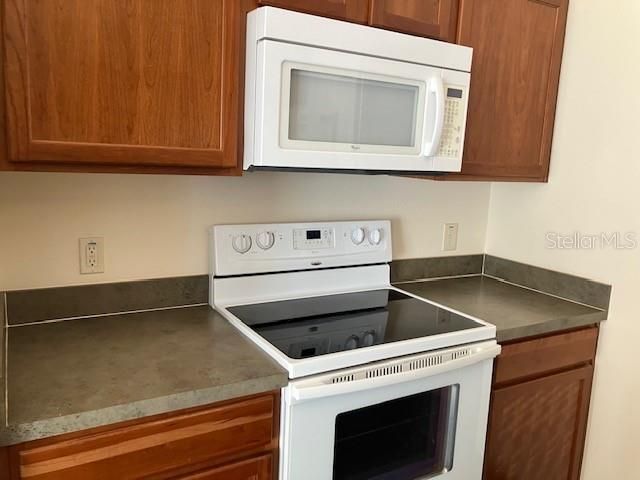 For Sale: $299,900 (2 beds, 2 baths, 1188 Square Feet)