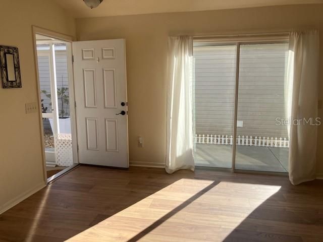 For Sale: $299,900 (2 beds, 2 baths, 1188 Square Feet)