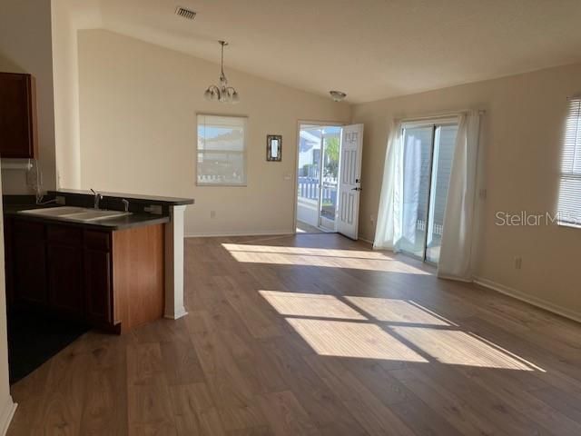 For Sale: $299,900 (2 beds, 2 baths, 1188 Square Feet)