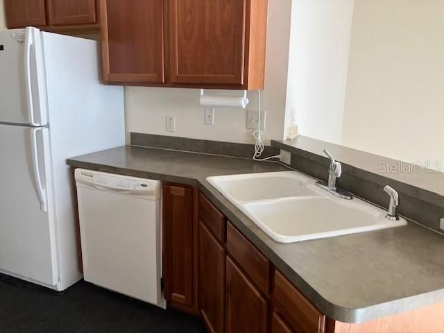 For Sale: $299,900 (2 beds, 2 baths, 1188 Square Feet)