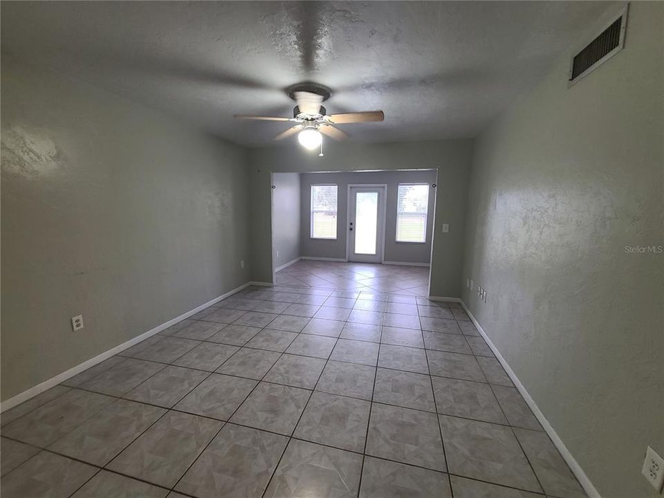 待售: $110,000 (1 贝兹, 1 浴室, 872 平方英尺)