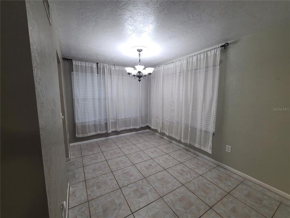 待售: $110,000 (1 贝兹, 1 浴室, 872 平方英尺)