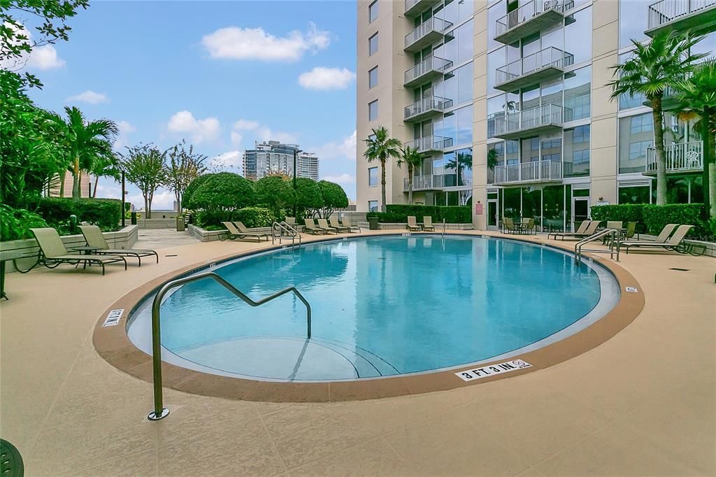 For Sale: $205,000 (1 beds, 1 baths, 615 Square Feet)