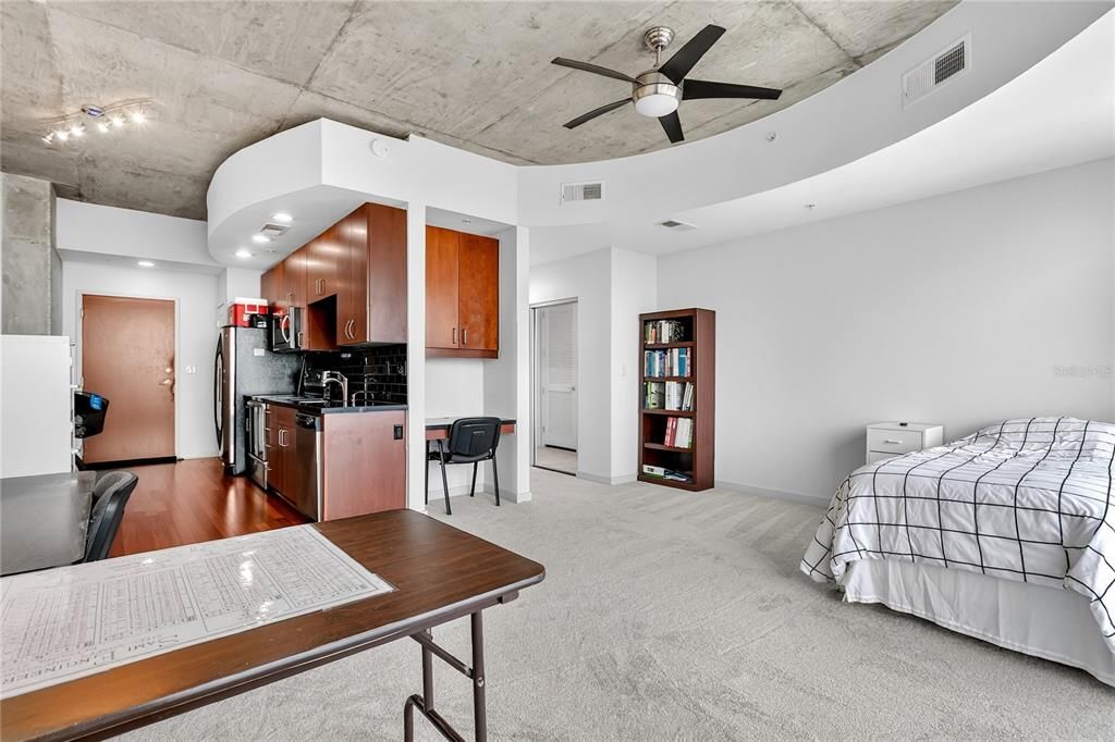 For Sale: $205,000 (1 beds, 1 baths, 615 Square Feet)