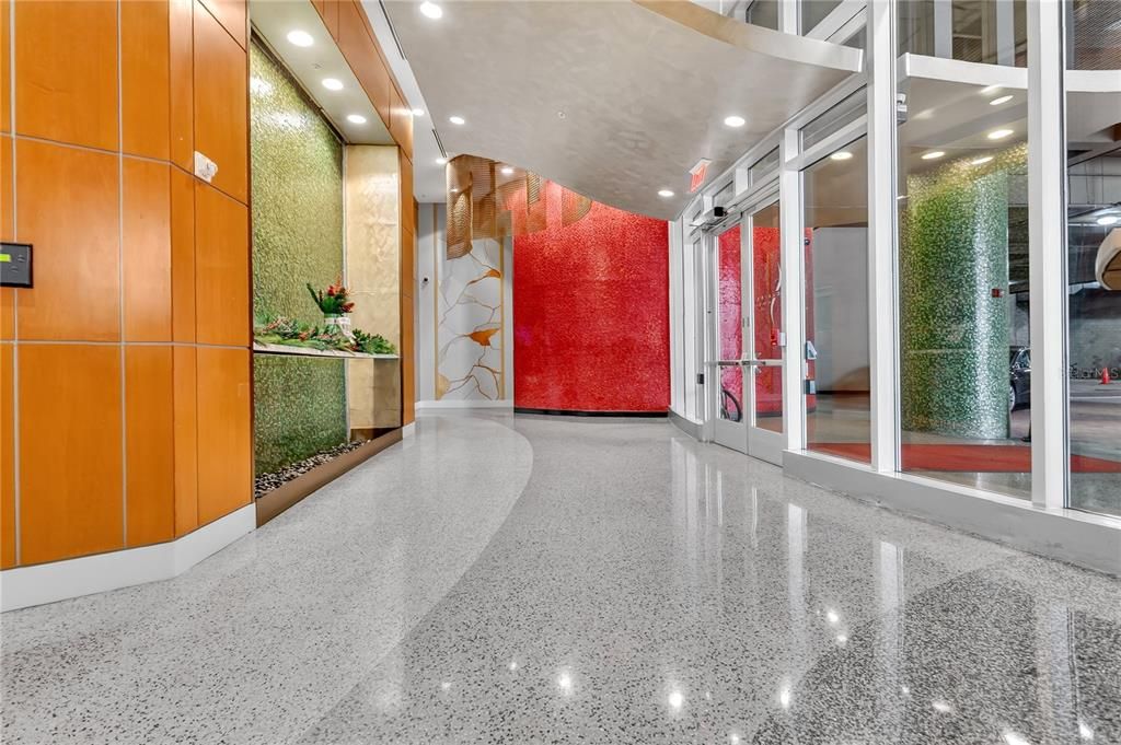 For Sale: $205,000 (1 beds, 1 baths, 615 Square Feet)