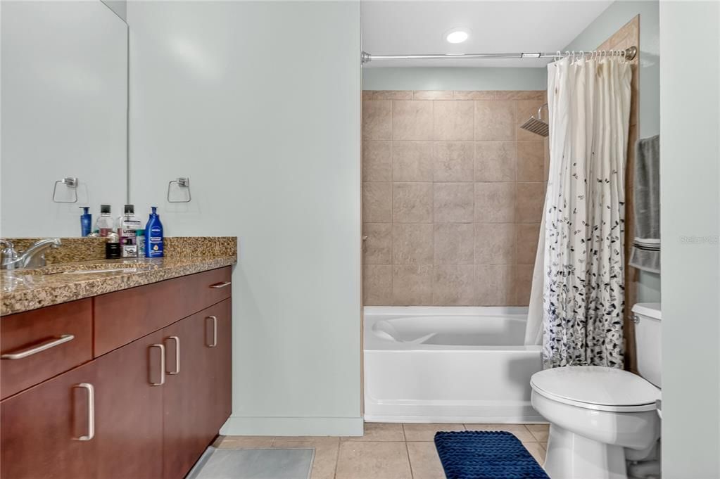 For Sale: $205,000 (1 beds, 1 baths, 615 Square Feet)