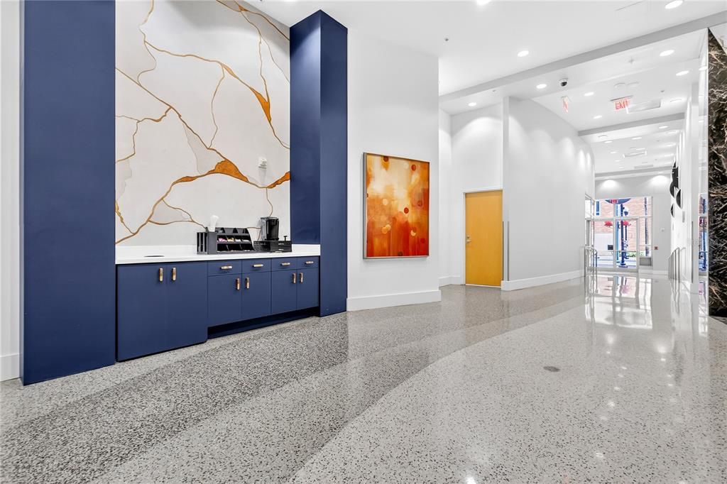 For Sale: $205,000 (1 beds, 1 baths, 615 Square Feet)