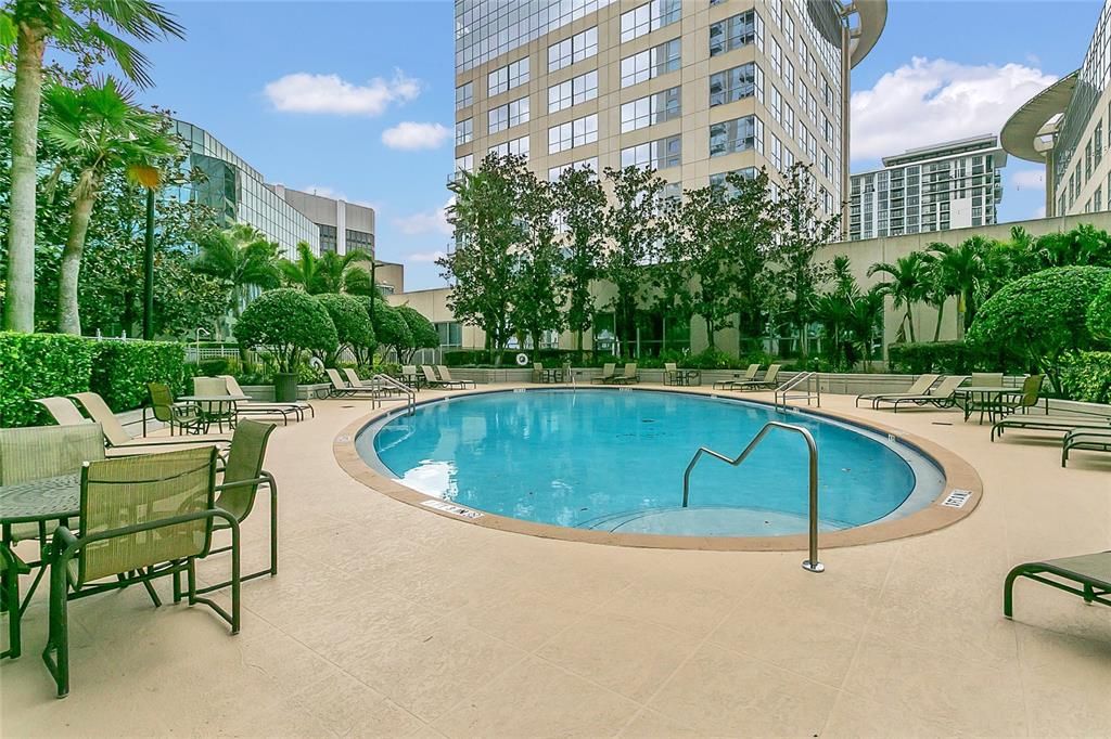 For Sale: $205,000 (1 beds, 1 baths, 615 Square Feet)