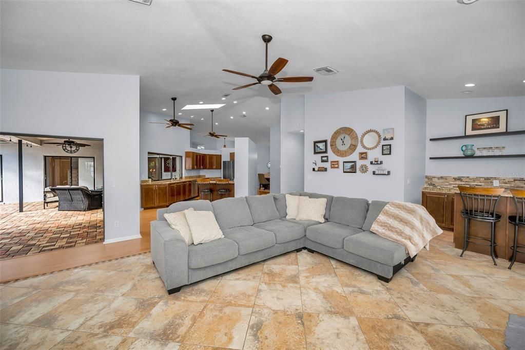 En Venta: $850,000 (4 camas, 3 baños, 2984 Pies cuadrados)