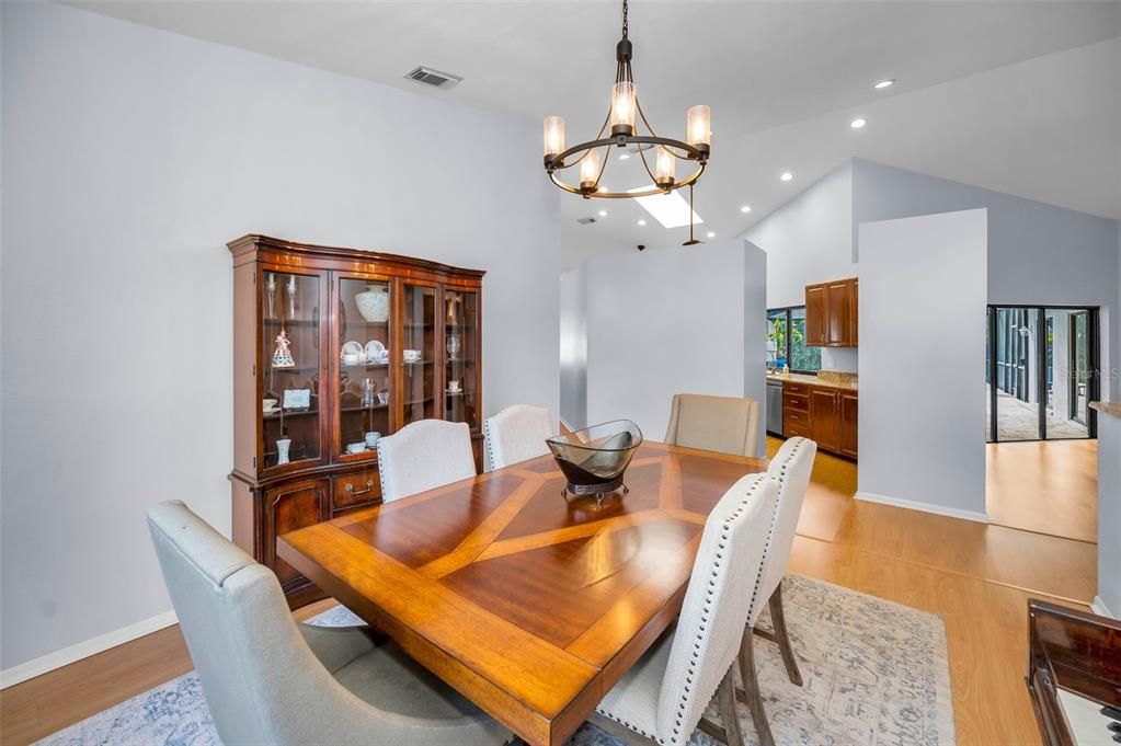 En Venta: $850,000 (4 camas, 3 baños, 2984 Pies cuadrados)