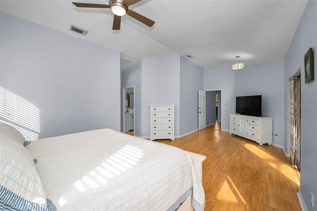 En Venta: $850,000 (4 camas, 3 baños, 2984 Pies cuadrados)