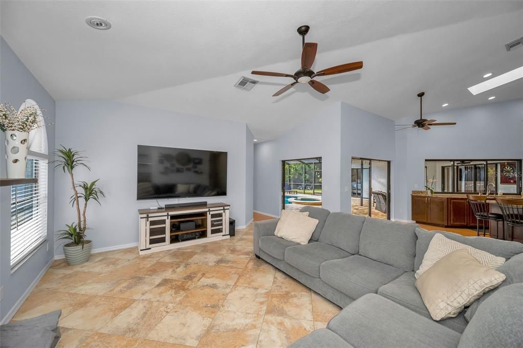 En Venta: $850,000 (4 camas, 3 baños, 2984 Pies cuadrados)