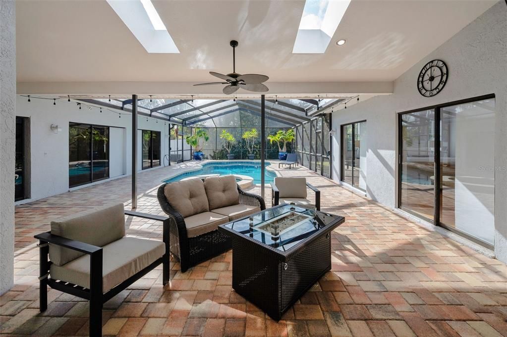 En Venta: $850,000 (4 camas, 3 baños, 2984 Pies cuadrados)