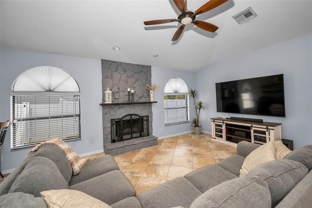 En Venta: $850,000 (4 camas, 3 baños, 2984 Pies cuadrados)