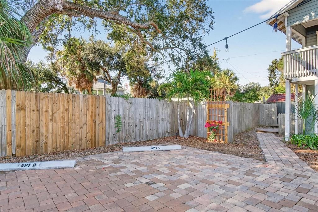 For Rent: $2,000 (1 beds, 1 baths, 680 Square Feet)