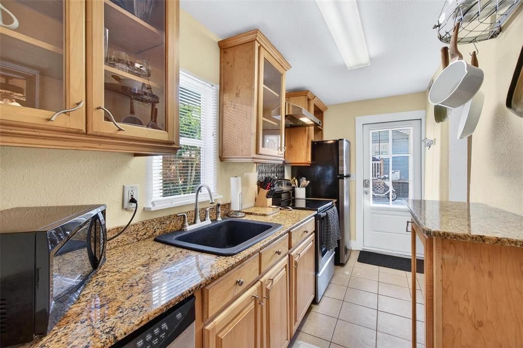 For Rent: $2,000 (1 beds, 1 baths, 680 Square Feet)