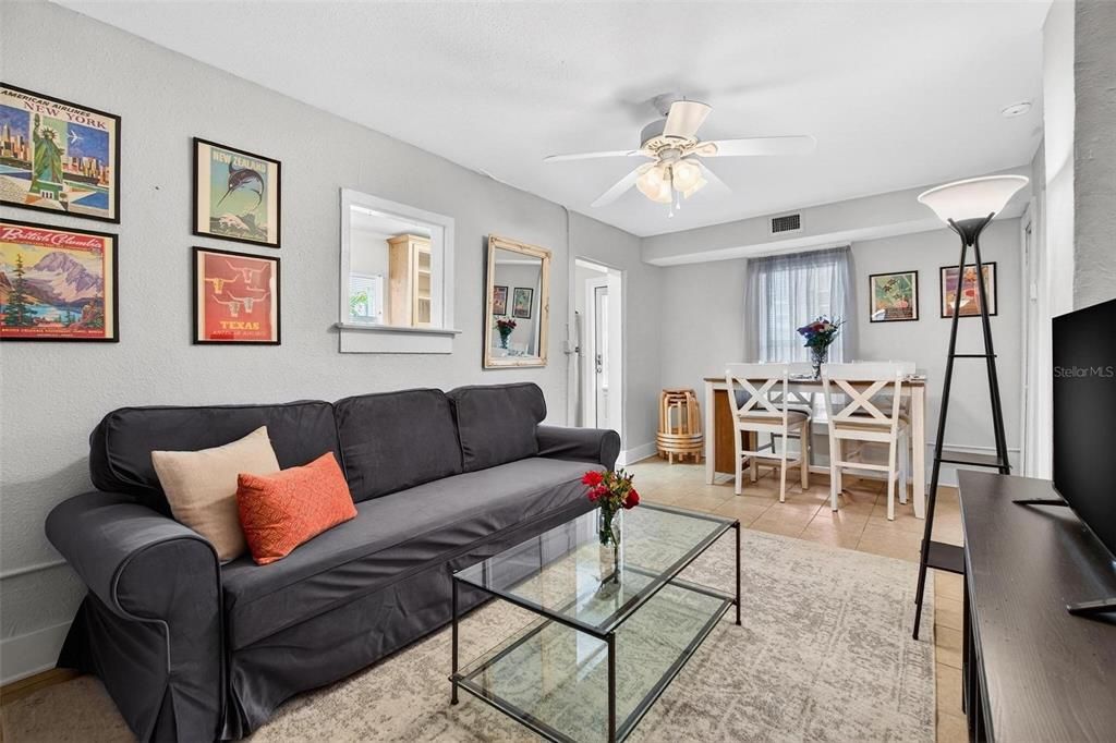 For Rent: $2,000 (1 beds, 1 baths, 680 Square Feet)