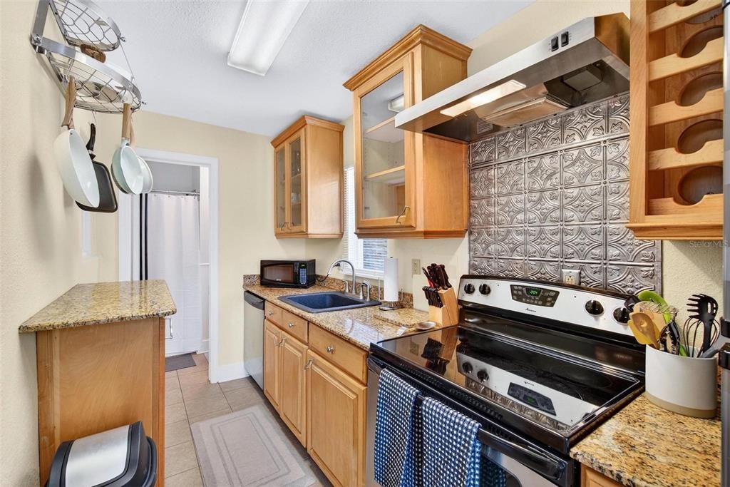 For Rent: $2,000 (1 beds, 1 baths, 680 Square Feet)