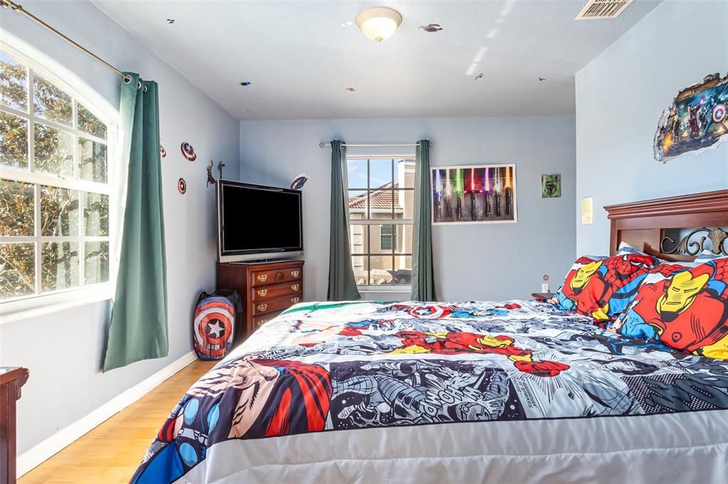 На продажу: $500,000 (7 спален, 6 ванн, 3915 Квадратных фут)