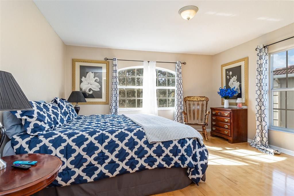 На продажу: $500,000 (7 спален, 6 ванн, 3915 Квадратных фут)