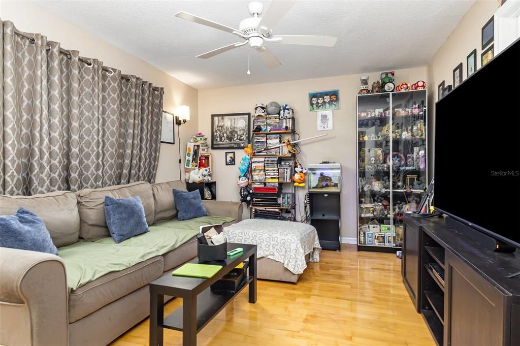 На продажу: $500,000 (7 спален, 6 ванн, 3915 Квадратных фут)