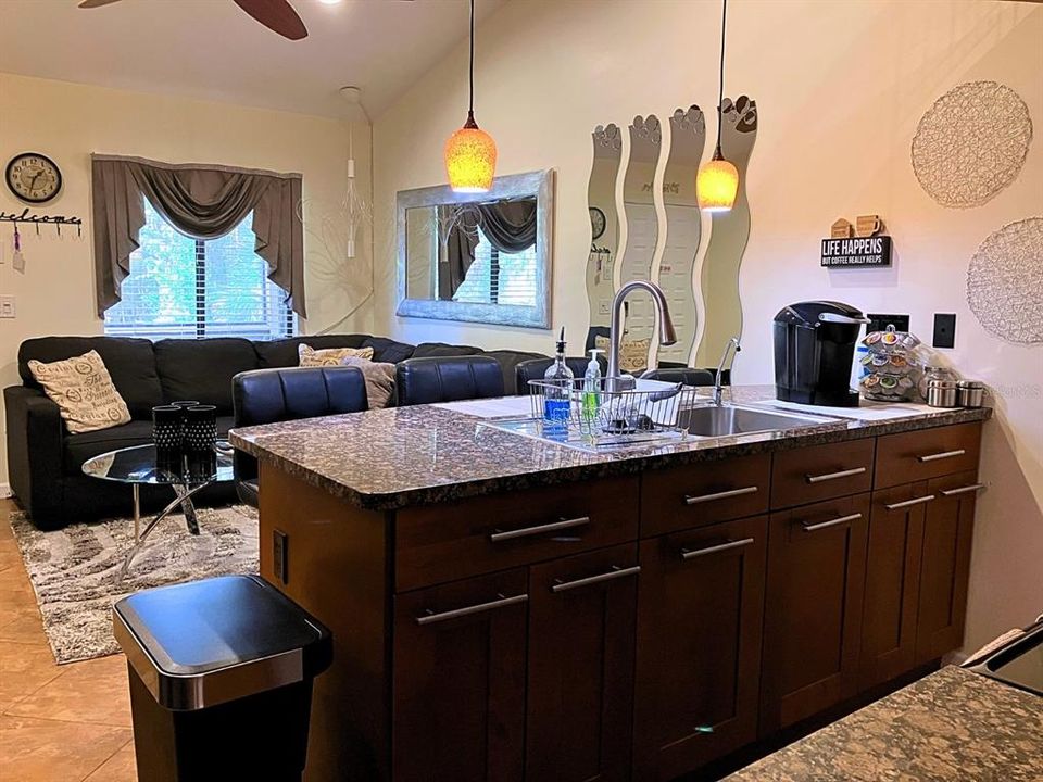 待售: $159,900 (1 贝兹, 1 浴室, 456 平方英尺)