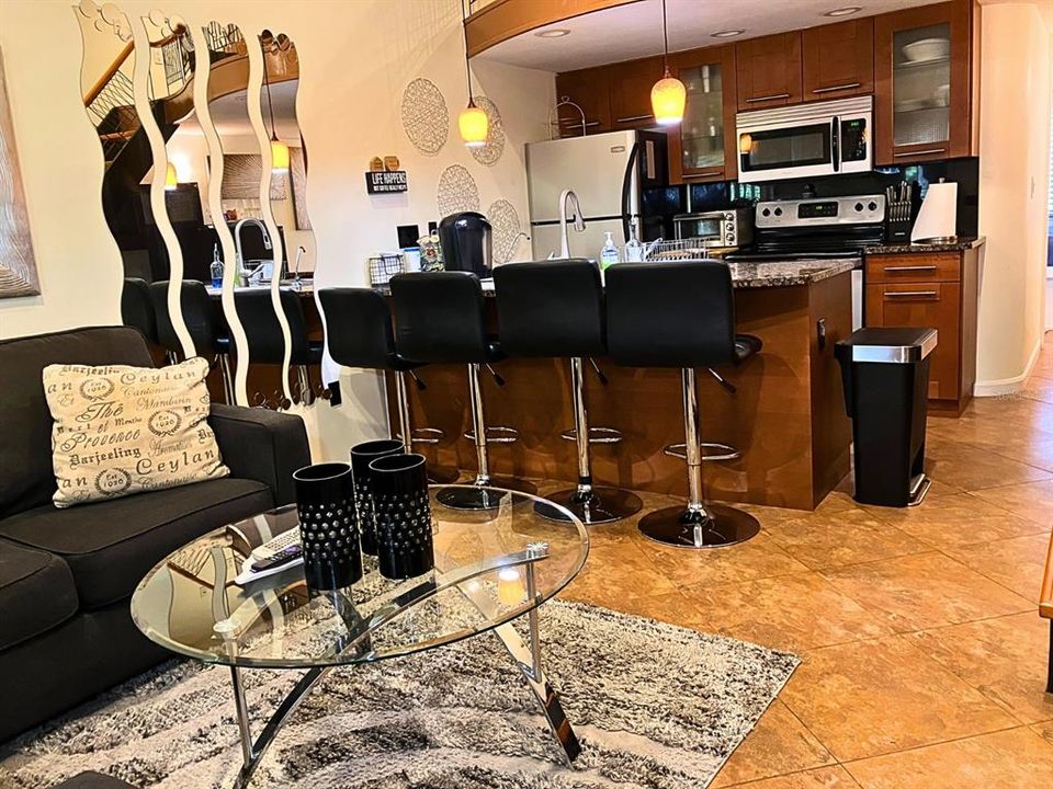 待售: $159,900 (1 贝兹, 1 浴室, 456 平方英尺)