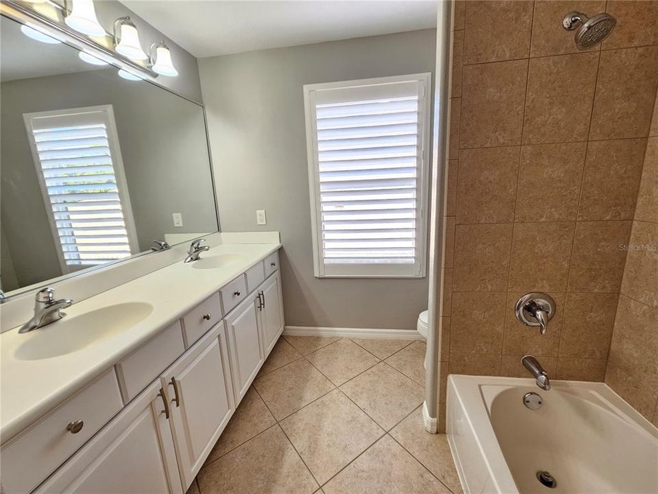 出租: $3,300 (3 贝兹, 2 浴室, 2081 平方英尺)