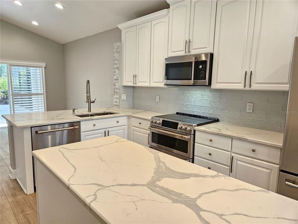 出租: $3,300 (3 贝兹, 2 浴室, 2081 平方英尺)