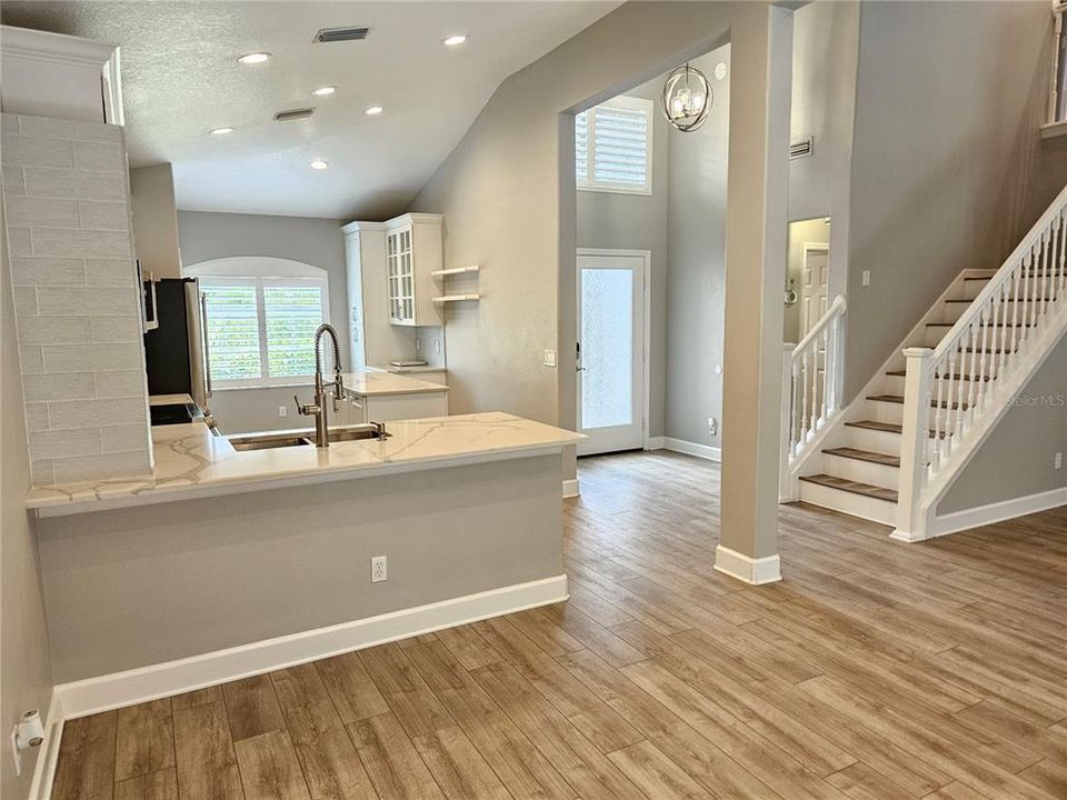 出租: $3,300 (3 贝兹, 2 浴室, 2081 平方英尺)