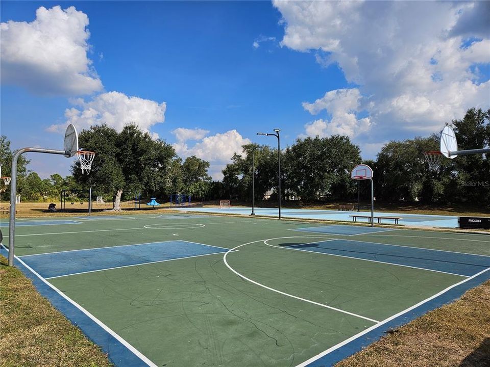 出租: $3,300 (3 贝兹, 2 浴室, 2081 平方英尺)