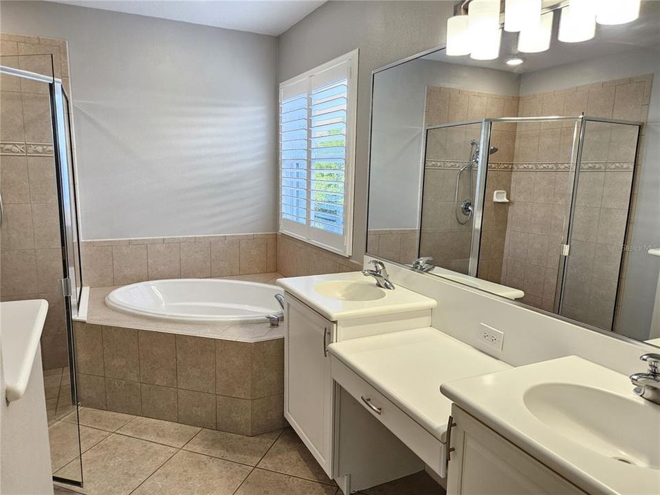 出租: $3,300 (3 贝兹, 2 浴室, 2081 平方英尺)