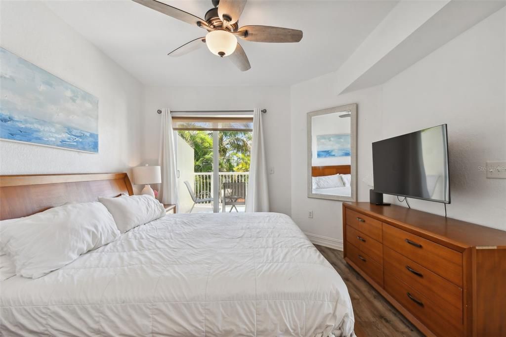 На продажу: $485,000 (2 спален, 2 ванн, 914 Квадратных фут)