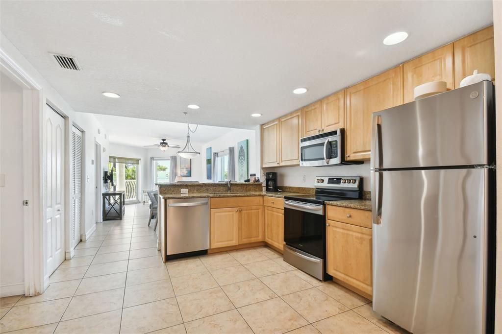 На продажу: $485,000 (2 спален, 2 ванн, 914 Квадратных фут)