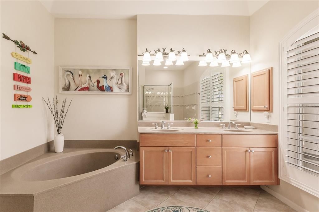 En Venta: $565,000 (3 camas, 2 baños, 2468 Pies cuadrados)