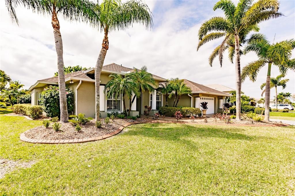 En Venta: $565,000 (3 camas, 2 baños, 2468 Pies cuadrados)