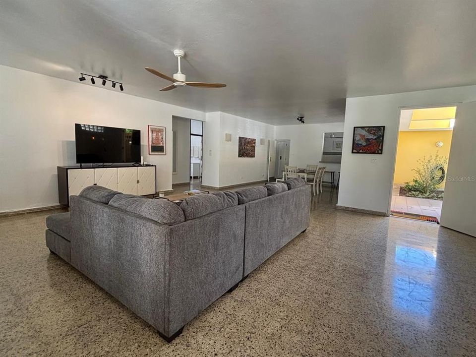 For Rent: $6,500 (4 beds, 2 baths, 2900 Square Feet)