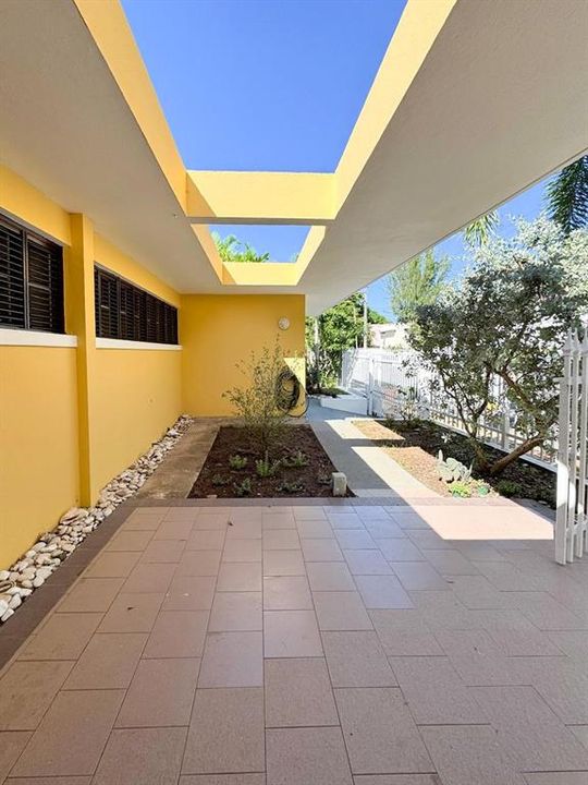 For Rent: $6,500 (4 beds, 2 baths, 2900 Square Feet)